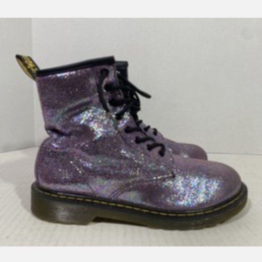 Dr. Martens Women’s Delaney Yie Purple Iridescent Rainbow Size 6